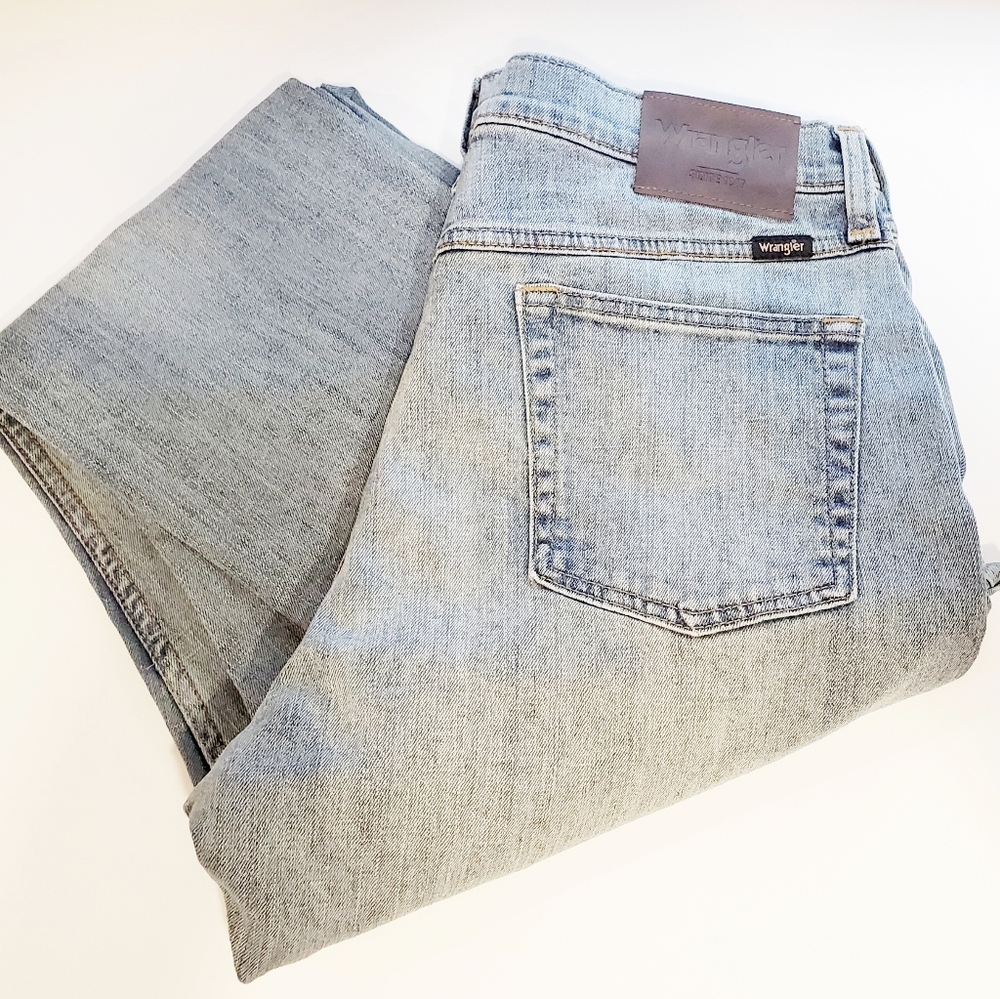 Mens Wranglers Athletic Fit Distressed Denim Jeans
